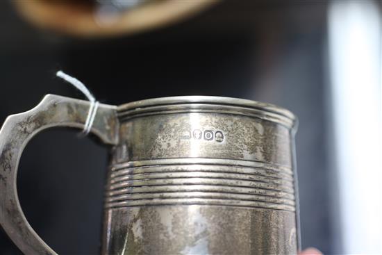 A George III silver mug, 9 oz.